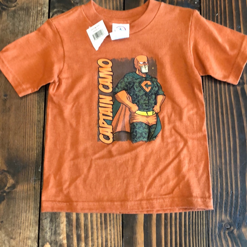 Captain camo tee